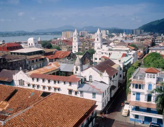 Vista para a catedral no Casco Viejo